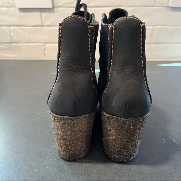 Timberland sz 9.5 monogram Wallaby black leather wedge booties - Picture 6 of 13